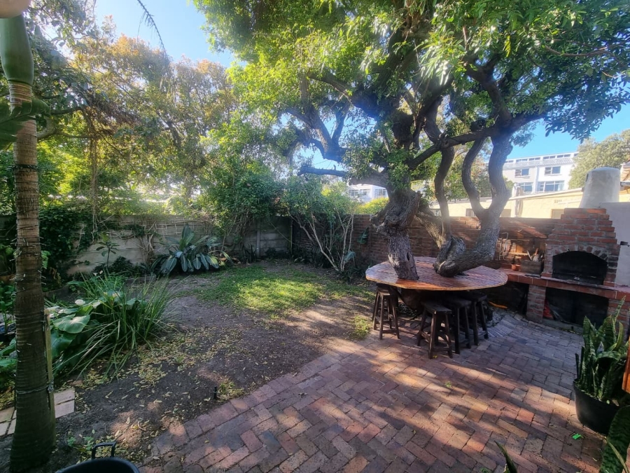 2 Bedroom Property for Sale in Claremont Western Cape